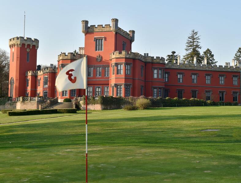 100_nahoru_Hradek_web