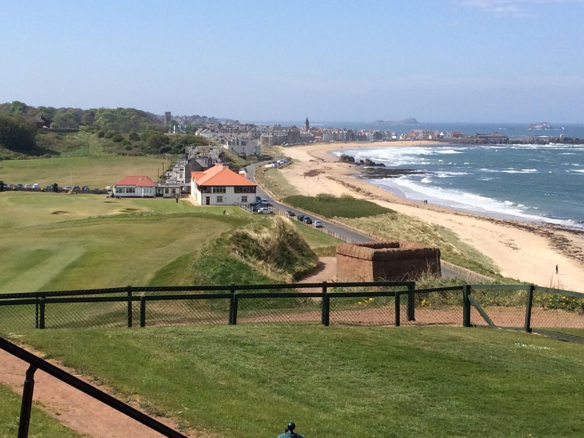 Glen-odpaliste-18-s klubovnou v pozadi dole_WEB