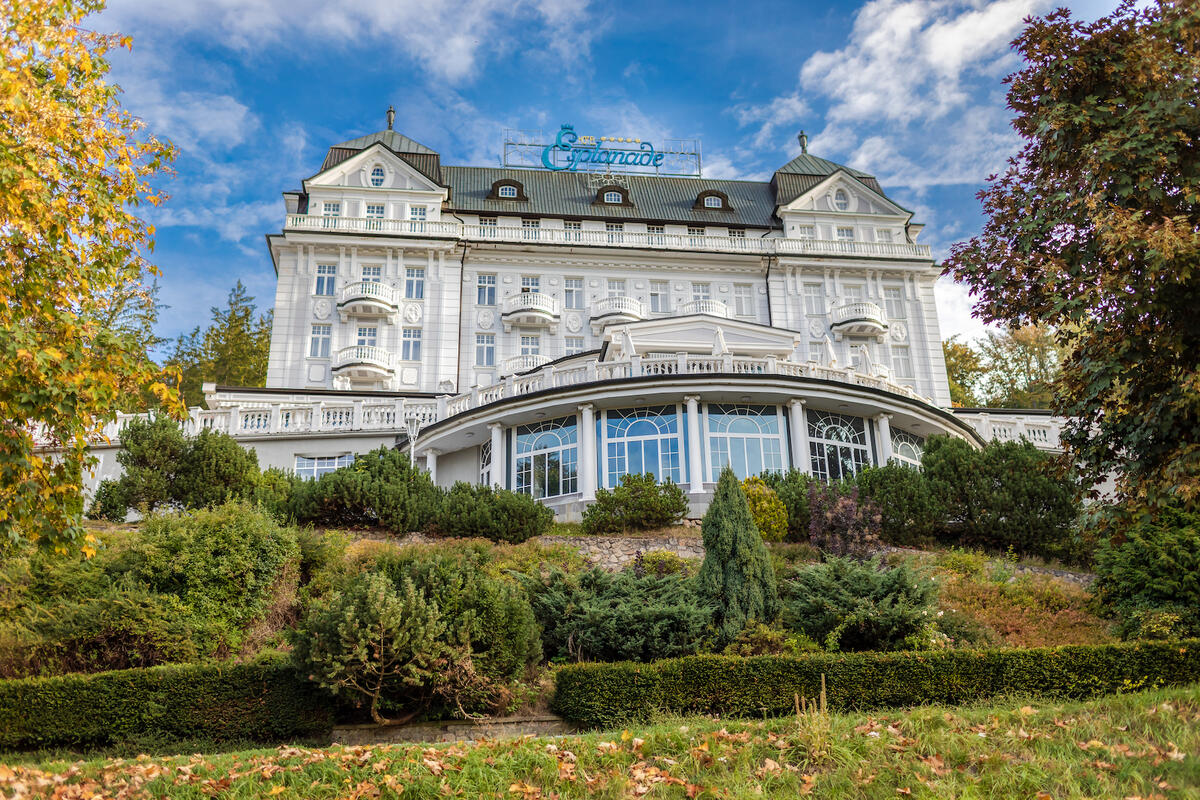 Hotel-Esplanade-Marianske-Lazne-Frontview02